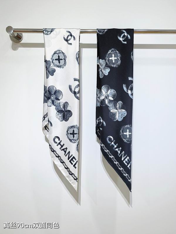 Chanel silk scarf hm07